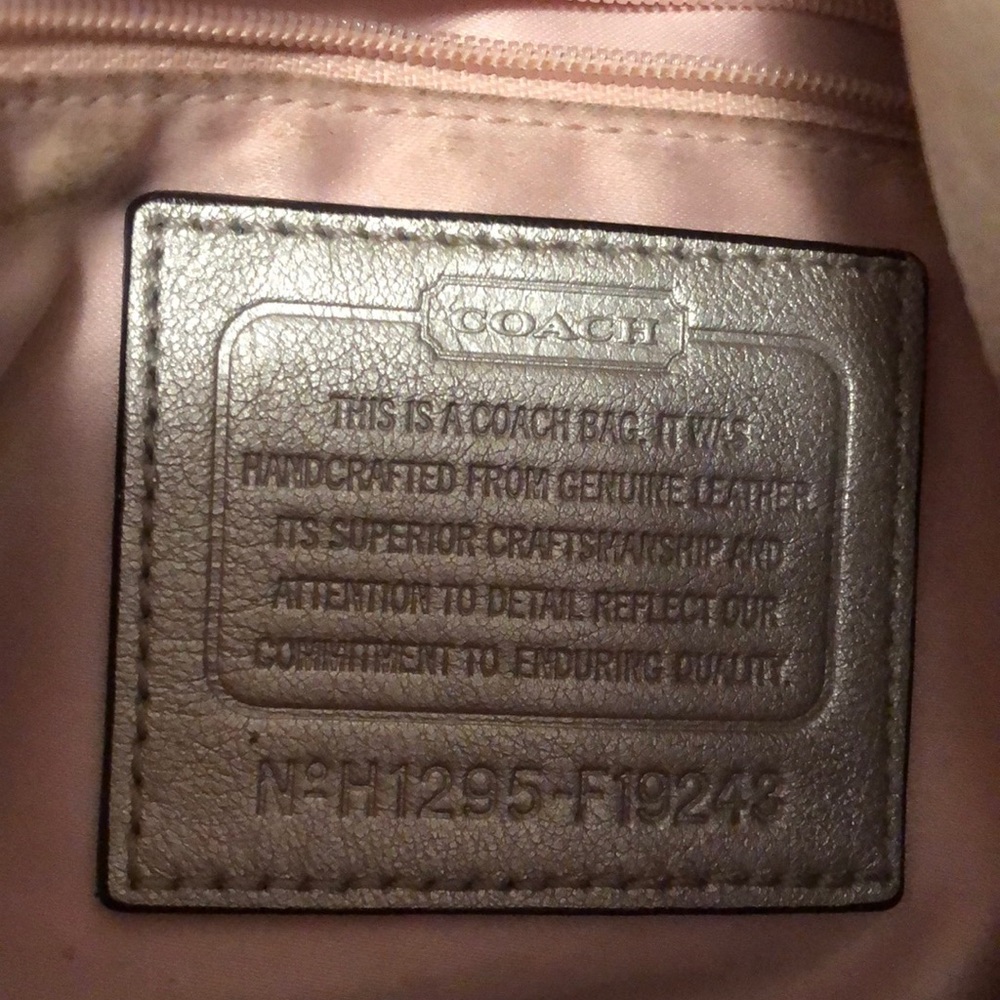 Coach Purse 👛 - Picture 6 of 6